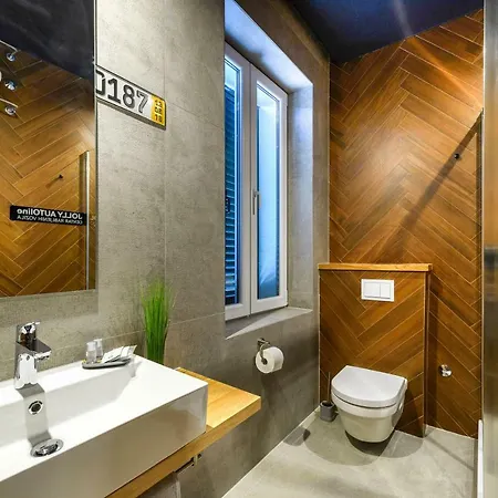 Industrial Design 4* Split