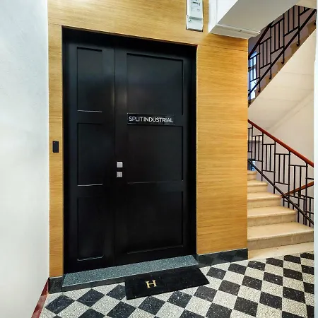 Industrial Design בית הארחה